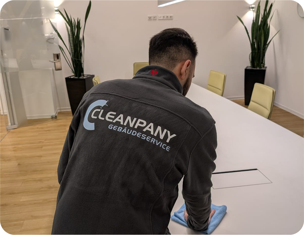 Cleanpany bei Gebäuderreinigung in Düsseldorf